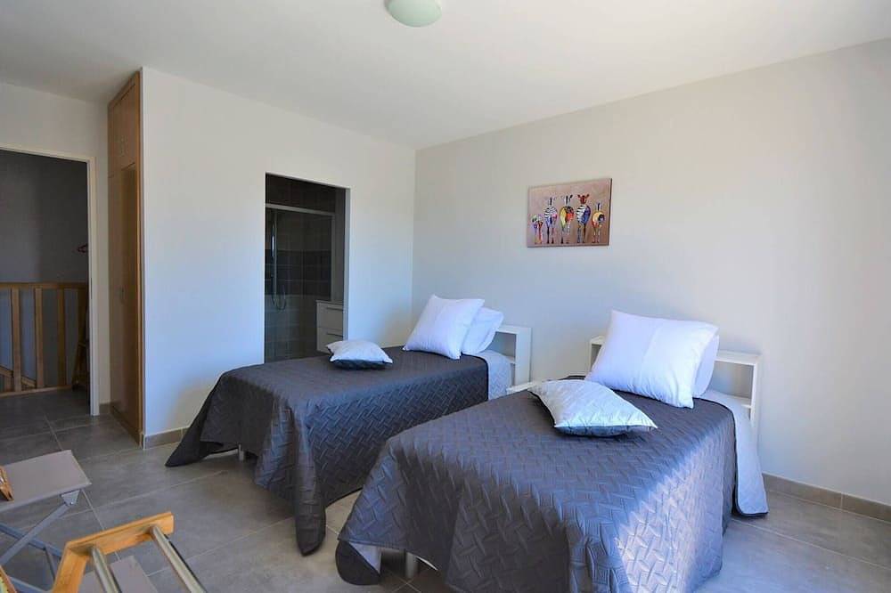 Villa 4 Suites avec Spa de Nage, Terrasse et Clim - Proche Centre Ruoms in Ruoms, Ardèche