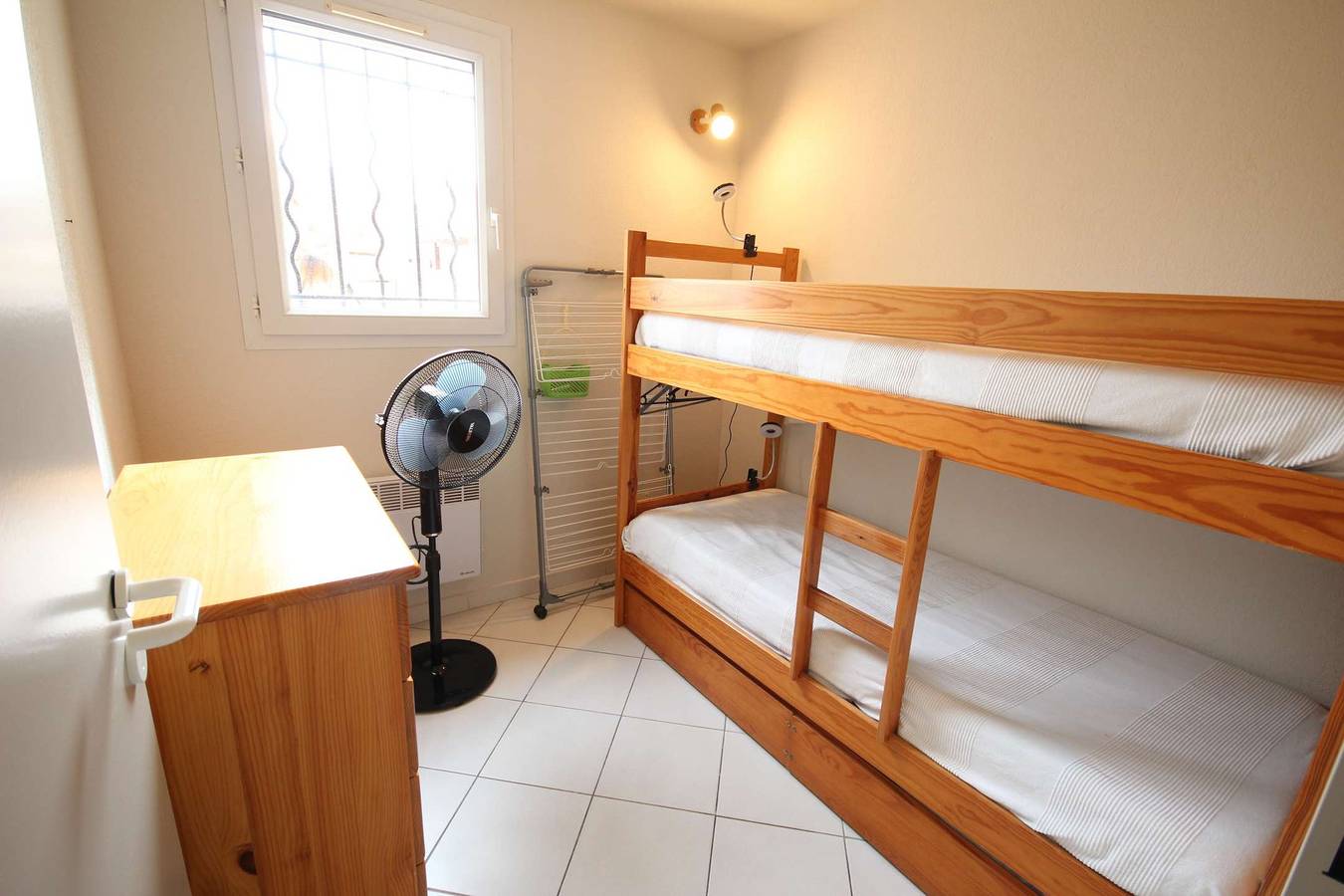 Appartement de vacances entier, Villa plein sud , 5 couchages, Clim étage, residence securisee "Les Ondines" avec piscine commune, 500 m de la mer de Po in Portiragnes Plage, Portiragnes