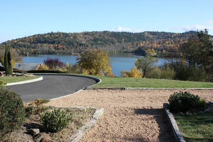 Gîte pour 5 personnes, avec vue sur le lac ainsi que jardin et terrasse à Aydat - 3