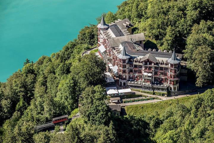 Hôtel pour 3 personnes, avec vue sur le lac et vue ainsi que jardin et piscine, animaux acceptés à Brienz - 4