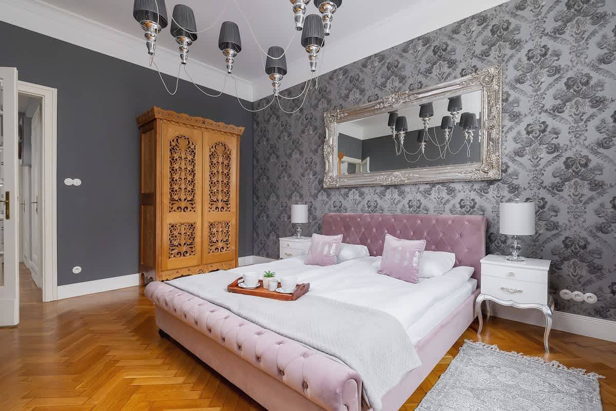 Apartamento entero, Spacious Apartment in Townhouse | 2 Balconies, Workspace in Cracovia, Pequeña Polonia (región histórica)