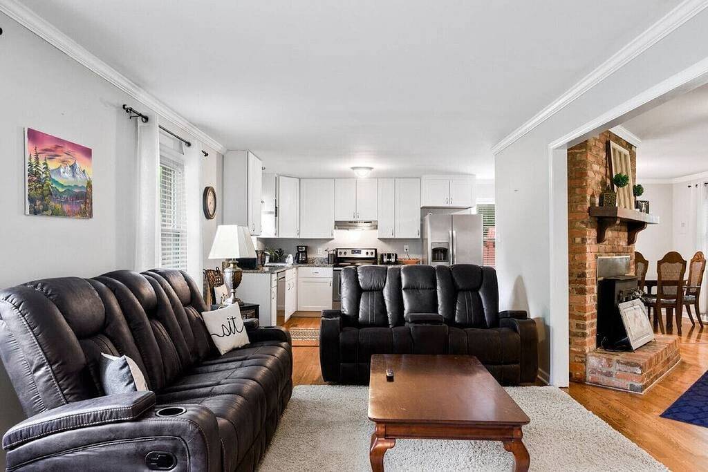 Modern Charm & Garden View in Greensboro, Guilford County