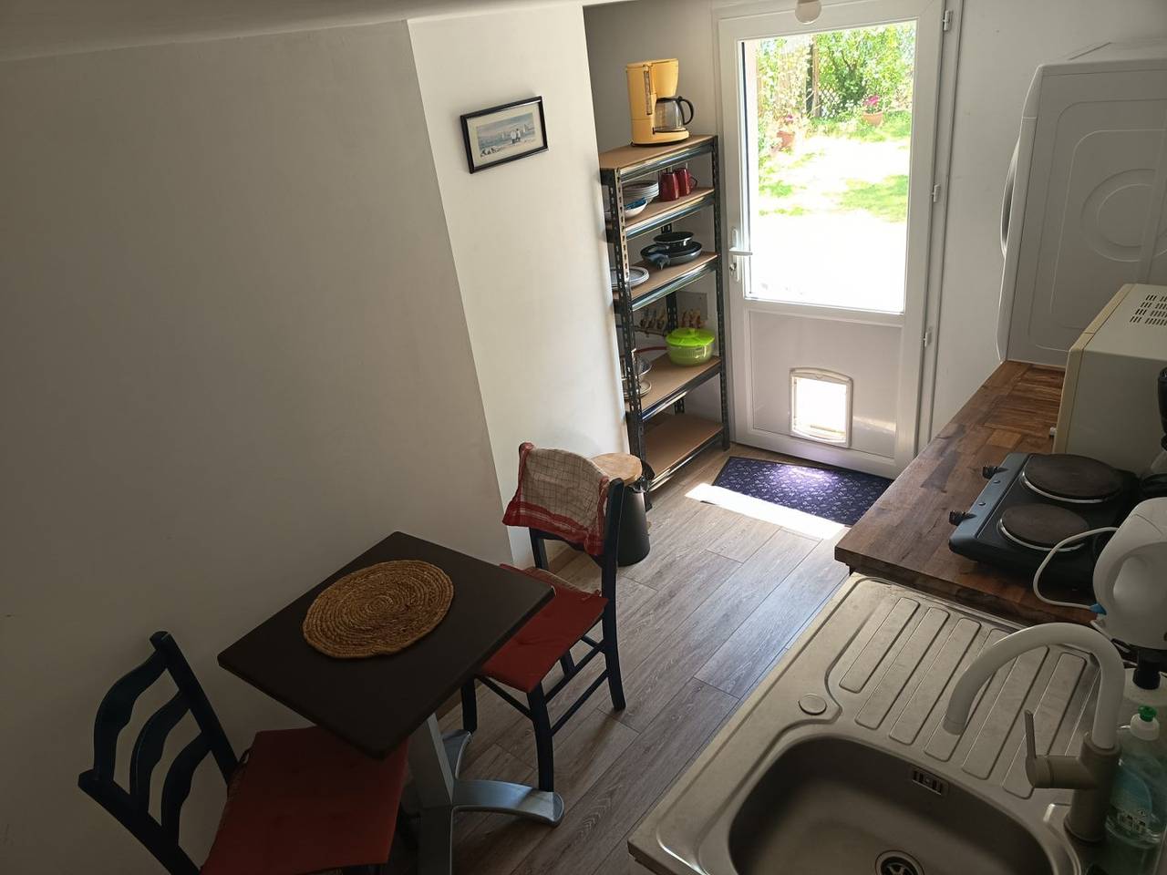 Chambre confortable avec parking, piscine et kitchenette près de la Plage de la Fosse aux Vaults in Dinard, Région de Saint-Malo