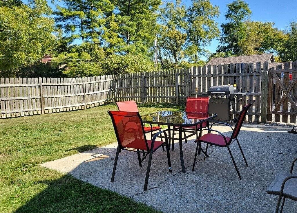 The Bread & Butter-Near Kings-1 Qu.-7 Parking Spaces and Bicycles!\n\n in Bloomington (IN), Monroe County (IN)