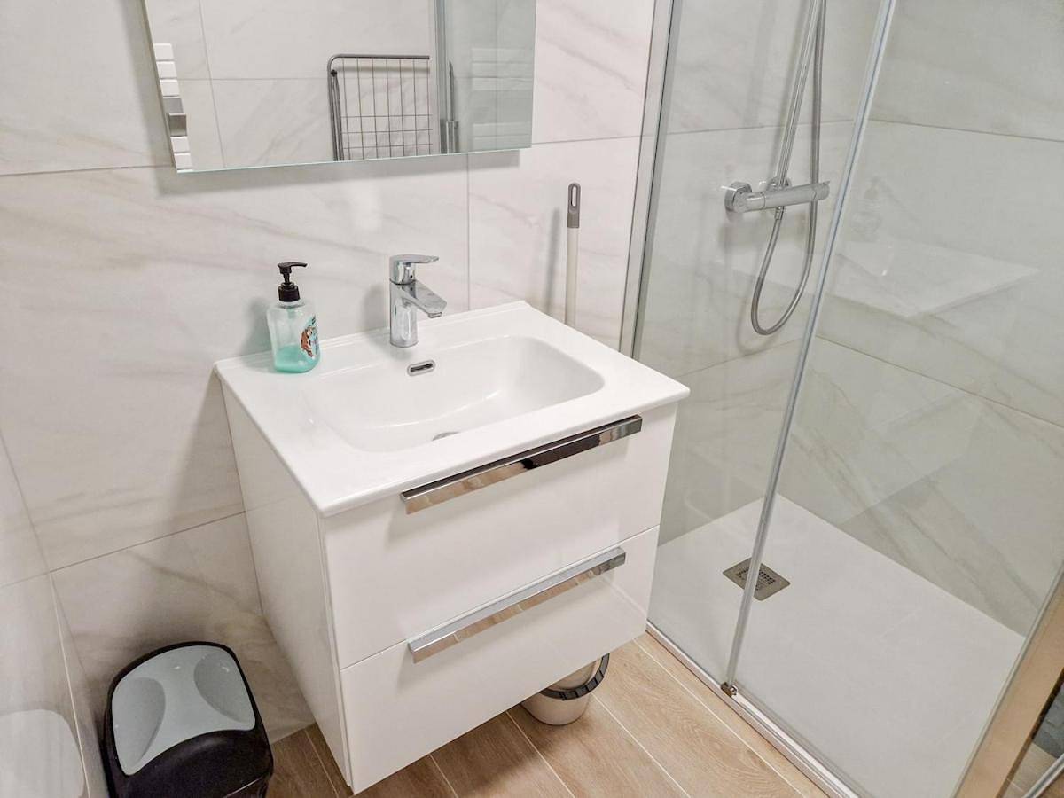 Appartement entier, One-Bedroom Apartment in Wissous, Essonne