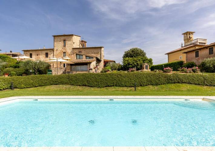 Agriturismo per 2 persone, con panorama e giardino nonché piscina in Colle di Val d'Elsa
