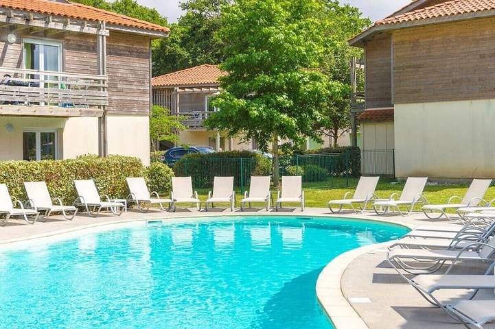 Gîte pour 2 personnes, avec jardin ainsi que piscine et terrasse à Aureilhan - 3