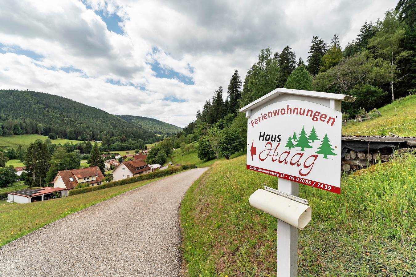 Ganze Wohnung, Ferienwohnung Enztalblick mit privater Terrasse, Gemeinschaftsgarten und Wi-Fi in Enzklösterle, Nordschwarzwald
