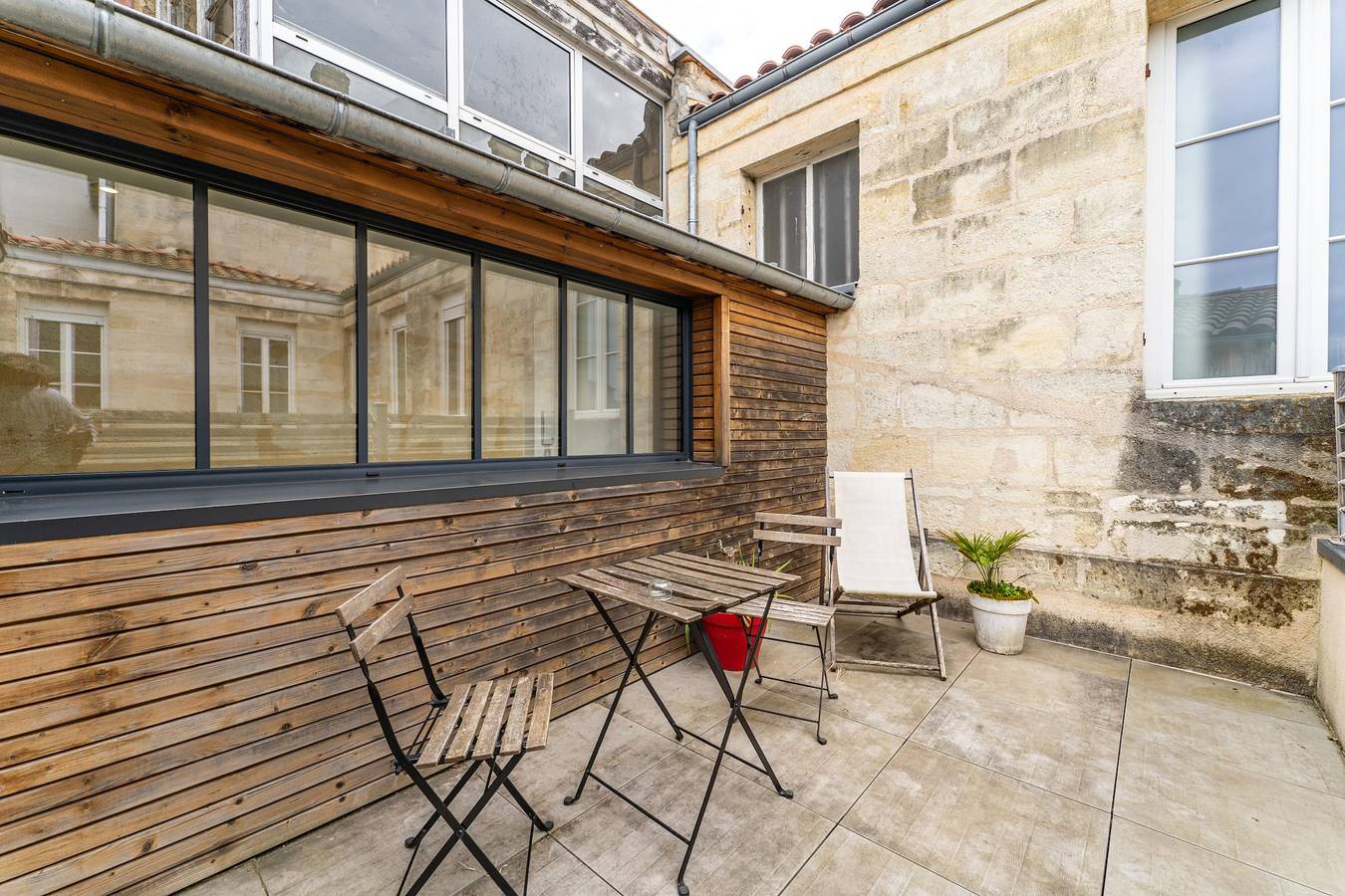 Entire apartment, Duplex flat for 2 people with terrace and parking in Bordeaux, Bordeaux region