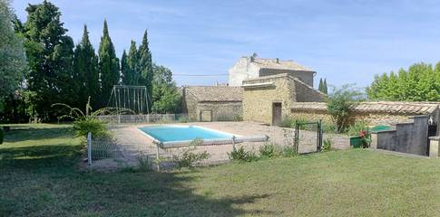 Gîte pour 8 personnes, avec jardin et terrasse à Rochegude