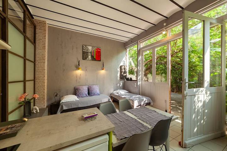 Gîte pour 2 personnes, avec Jacuzzi ainsi que Terrasse et Jardin