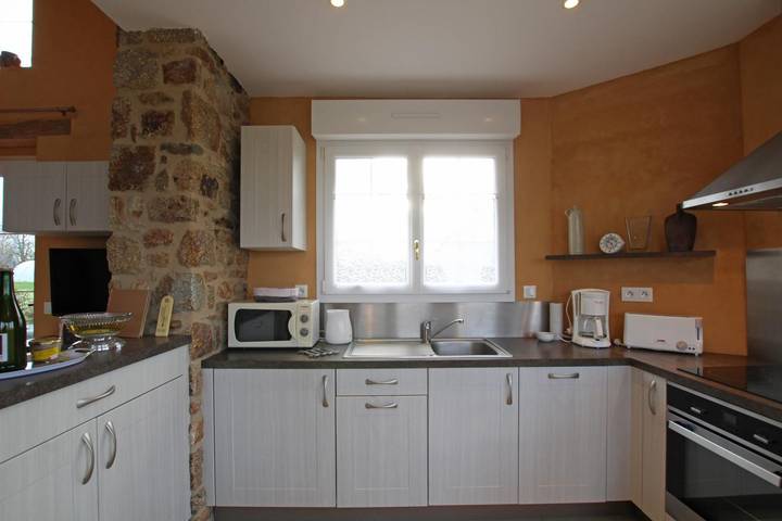 Gîte pour 4 personnes, avec jardin, animaux acceptés à Le Val-Saint-Père - 3