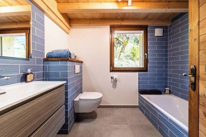 Ganze Wohnung, Stunning alpine retreat near Morzine. Sleeps 8 in La Côte-d'Arbroz, Les Portes du Soleil