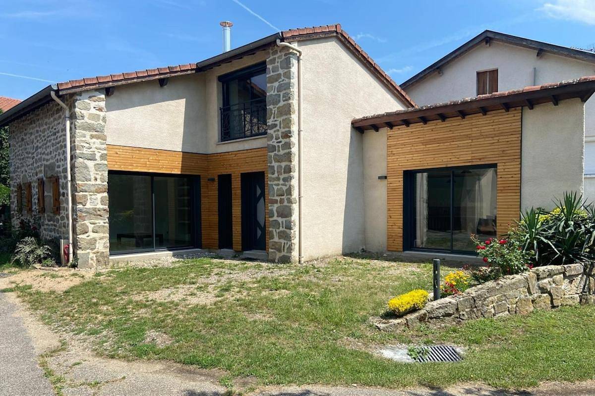 Four-Bedroom House in Bas-en-Basset, Haute-Loire
