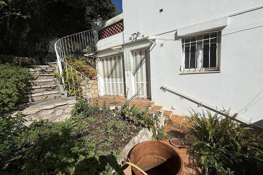 Villa In Eze bord de mer: A Breathtaking Escape Overlooking the Mediterranean in Èze, Nizza und Umgebung