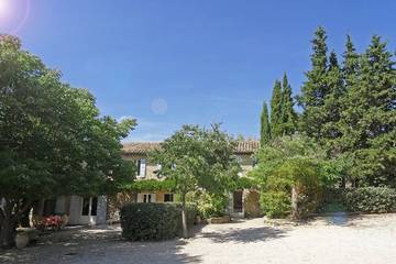Gîte pour 5 personnes, avec jardin à Cucuron