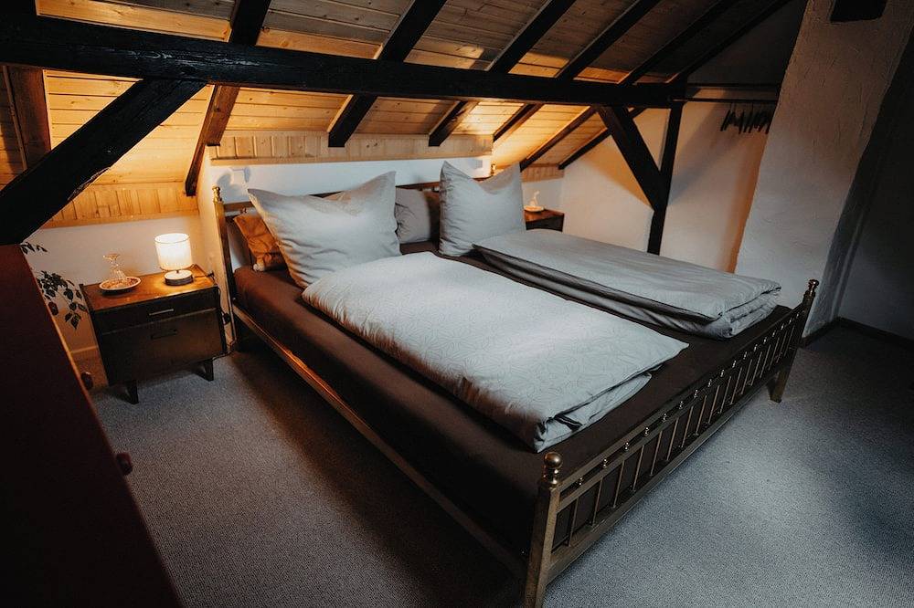 Ganze Wohnung, Altes Häusle am Waschbach/Ferienwohnung Weinstock Gemütliche Wohnung mit Charme in Edenkoben, Südliche Weinstraße