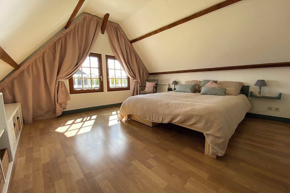 L'Etape Normande ~ country house with Jacuzzi in Sainte-Marguerite-des-Loges, Livarot-Pays-d'Auge