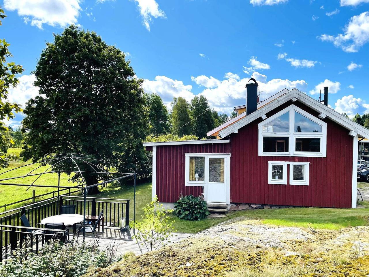 Hus för 4 Personer, med sjöutsikt samt trädgård och balkong, barnvänlig