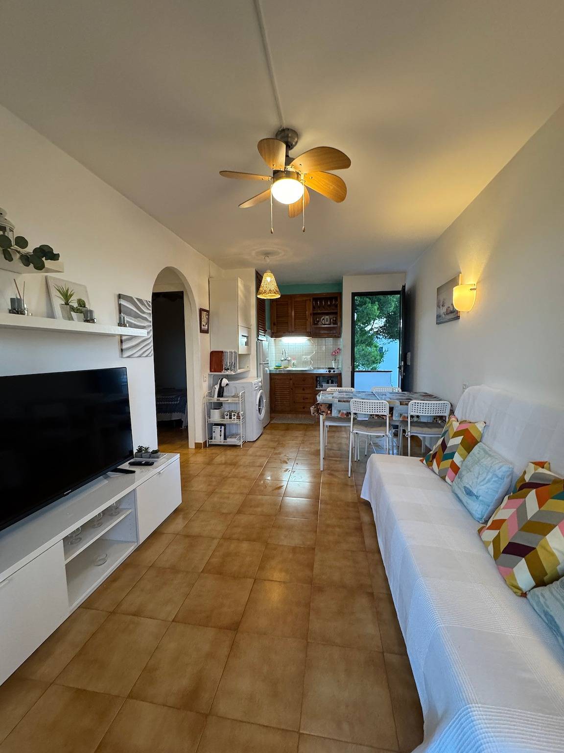Entire apartment, Apartment 'Dreams Of Menorca' with Sea View, Shared Pool, and Wi-Fi in Arenal d'en Castell, Es Mercadal