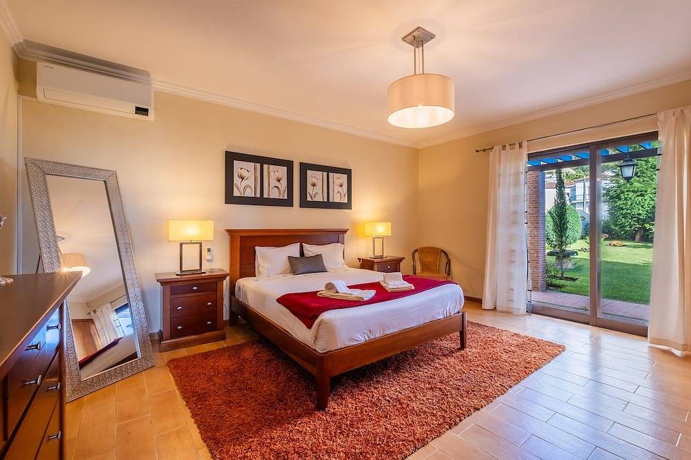 Description in São Miguel Island, Villa Franca Do Campo