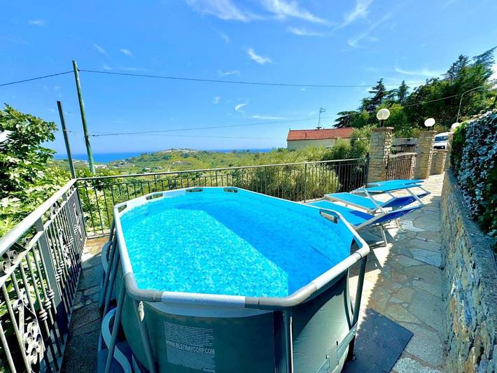Villa con piscina per 5 persone, con piscina e giardino nonché panorama in Liguria