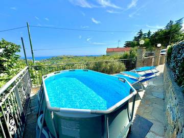 Cottage pour 5 personnes, avec jardin ainsi que piscine et vue à Pompeiana