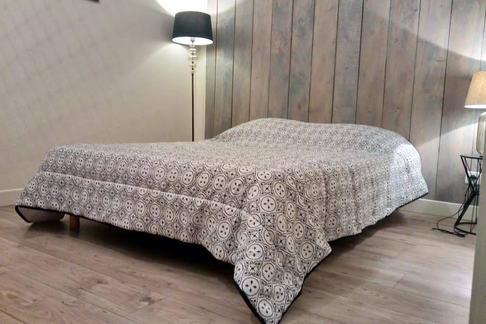 Entire apartment, Nice apartment in the city center with private courtyard in Carcassonne, Carcassonne region
