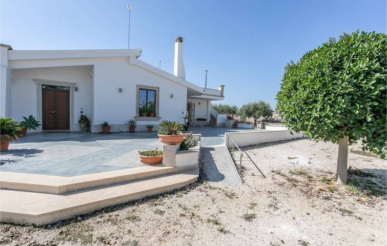 Ferienhaus für 10 Personen, mit Garten und Pool in Rosolini
