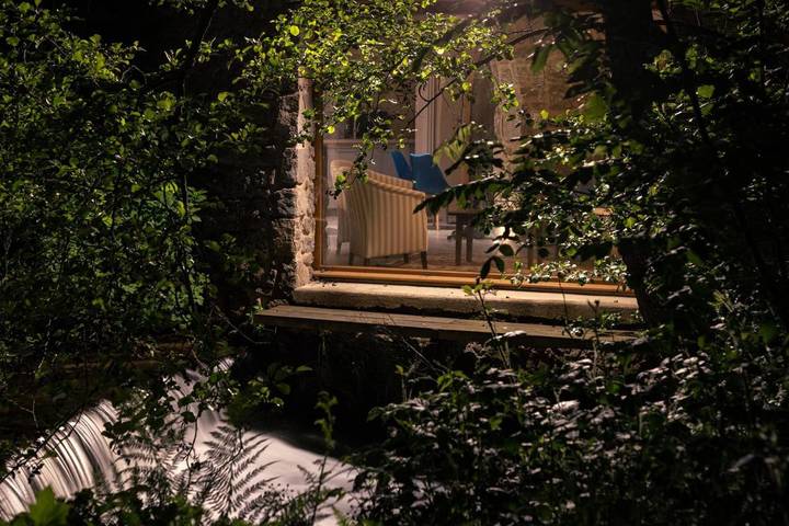 Gîte pour 2 personnes, avec jardin ainsi que vue et piscine, animaux acceptés à Bourg-Argental - 2