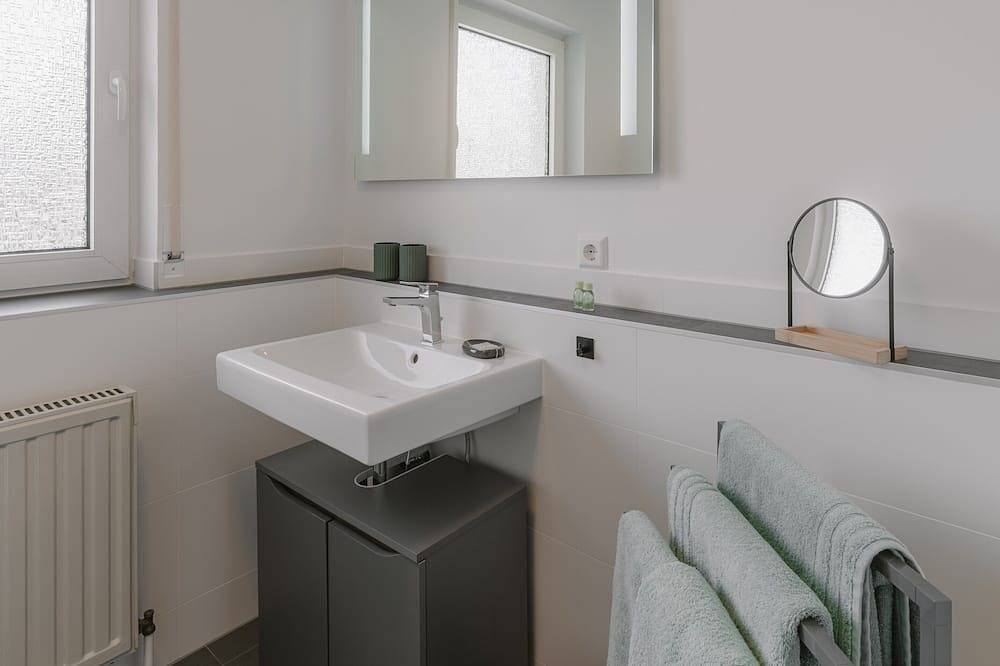 Ganze Wohnung, Exklusiv&Zentral: Apartment mit Balkon+Stellplatz in Frankenalb