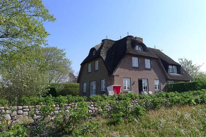 Ferienhaus für 5 Personen, mit Sauna und Terrasse sowie Garten in Alkersum