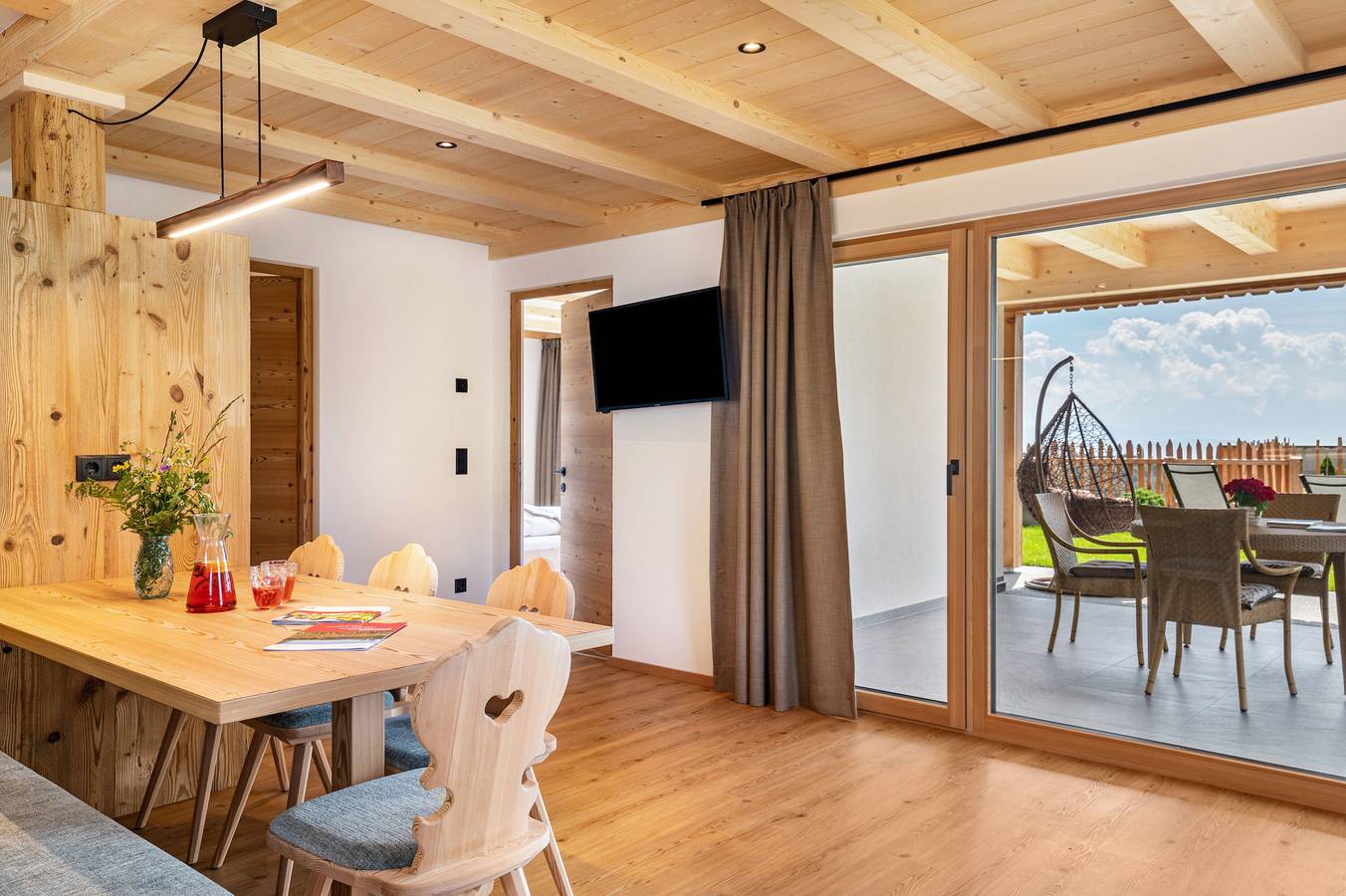 Ganze Wohnung, Ferienwohnung 'Feicht' mit Bergblick, privater Terrasse und Wlan in Jenesien, Sarntaler Alpen