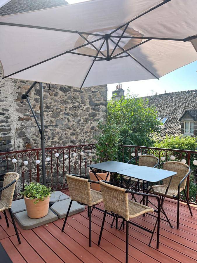 Hôtel Restaurant Le Beffroi in Salers (Cantal), Parc naturel régional des Volcans d'Auvergne