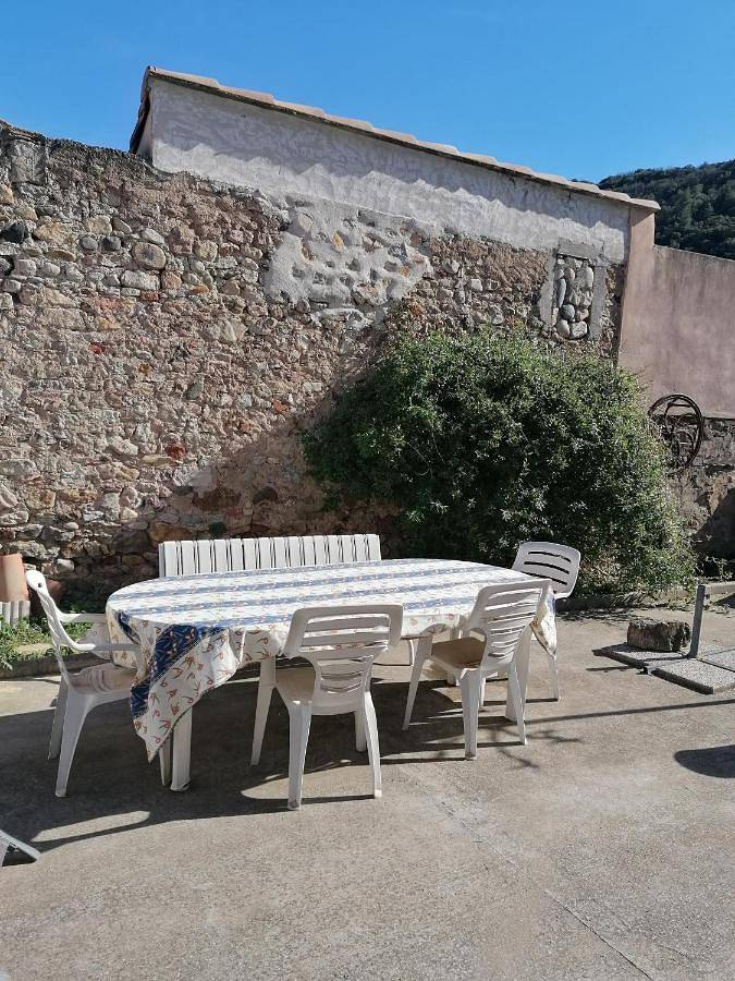 Location de vacances pour 6 personnes, avec terrasse à La Tour-sur-Orb - 3