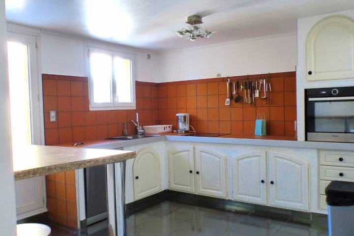 Ferienhaus für 12 Personen, mit Garten und Pool sowie Balkon, kinderfreundlich in Sanary-sur-Mer - 2