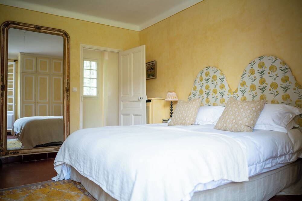 Stunning 7 bedroom Villa with pool in Provence, in the South of France.  in Barbentane, Region de Arles