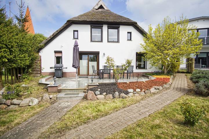 Ferienhaus für 8 Personen, mit Terrasse und Garten sowie Ausblick in Altefähr