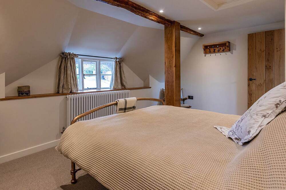 Charming Thatched Cottage in the Heart of Ramsbury in Wiltshire