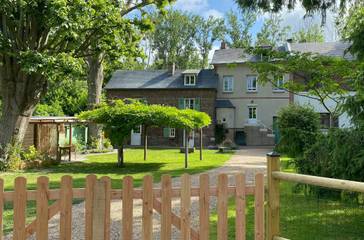 Location de vacances pour 8 personnes, avec terrasse et jardin, animaux acceptés à Poses (homonymie)