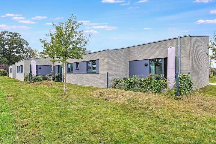 Ferienhaus für 8 Personen, mit Whirlpool und Sauna sowie Terrasse und Pool