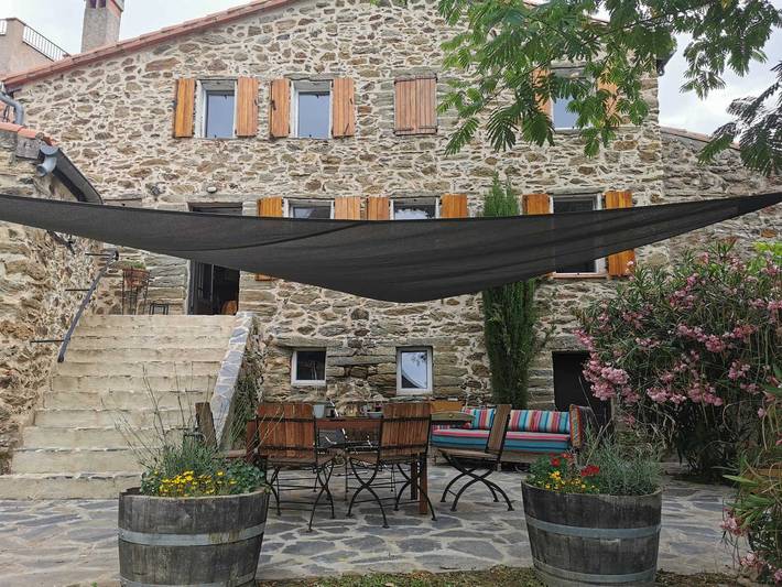 Gîte pour 8 personnes, avec piscine et jardin à Taulis