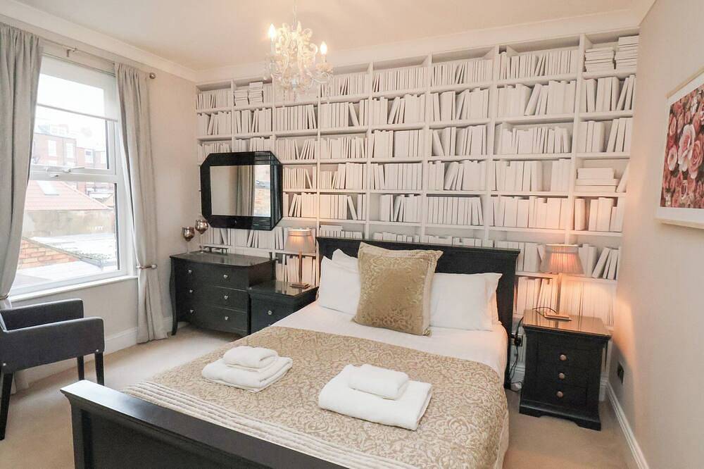 All Seasons, pet friendly, character holiday cottage in Filey in Filey, North Yorkshire