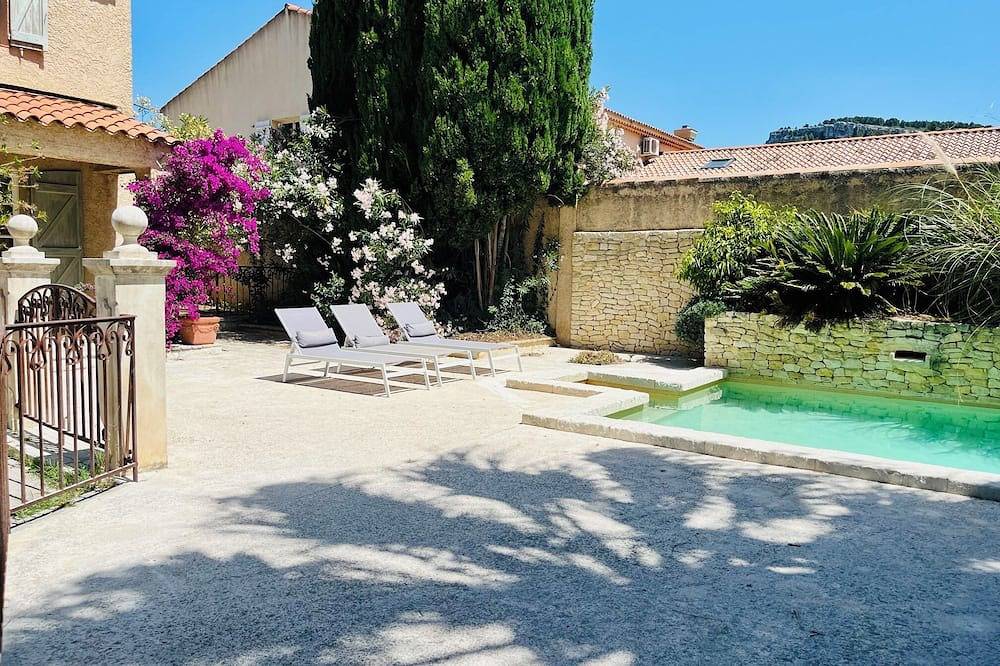 Appartement entier, Bastide St Michel-Maison/Bas de villa de charme, piscine, à Cassis, 11 personnes in Cassis, Région de Marseille
