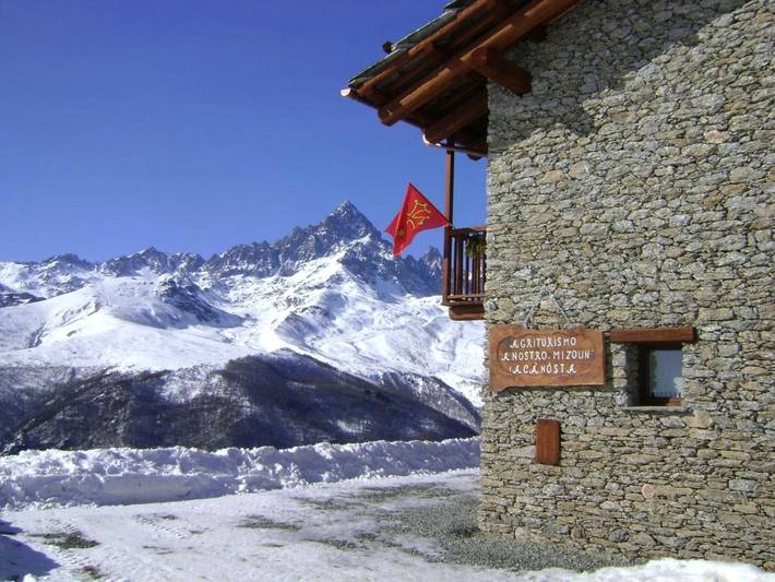Location de vacances pour 2 personnes, avec Balcon ainsi que Terrasse et Vue à Ostana