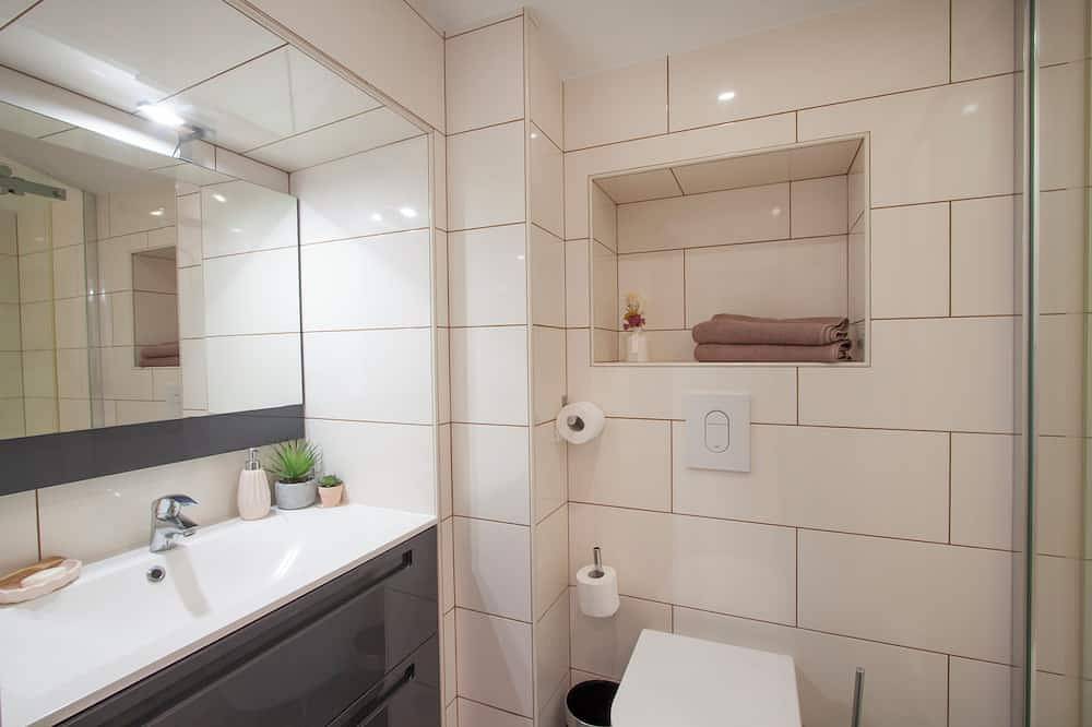 Appartement entier, Magnifique T2 rénové - Vue mer - Calme, où tout accessible à pied in Piana, Région d'Ajaccio