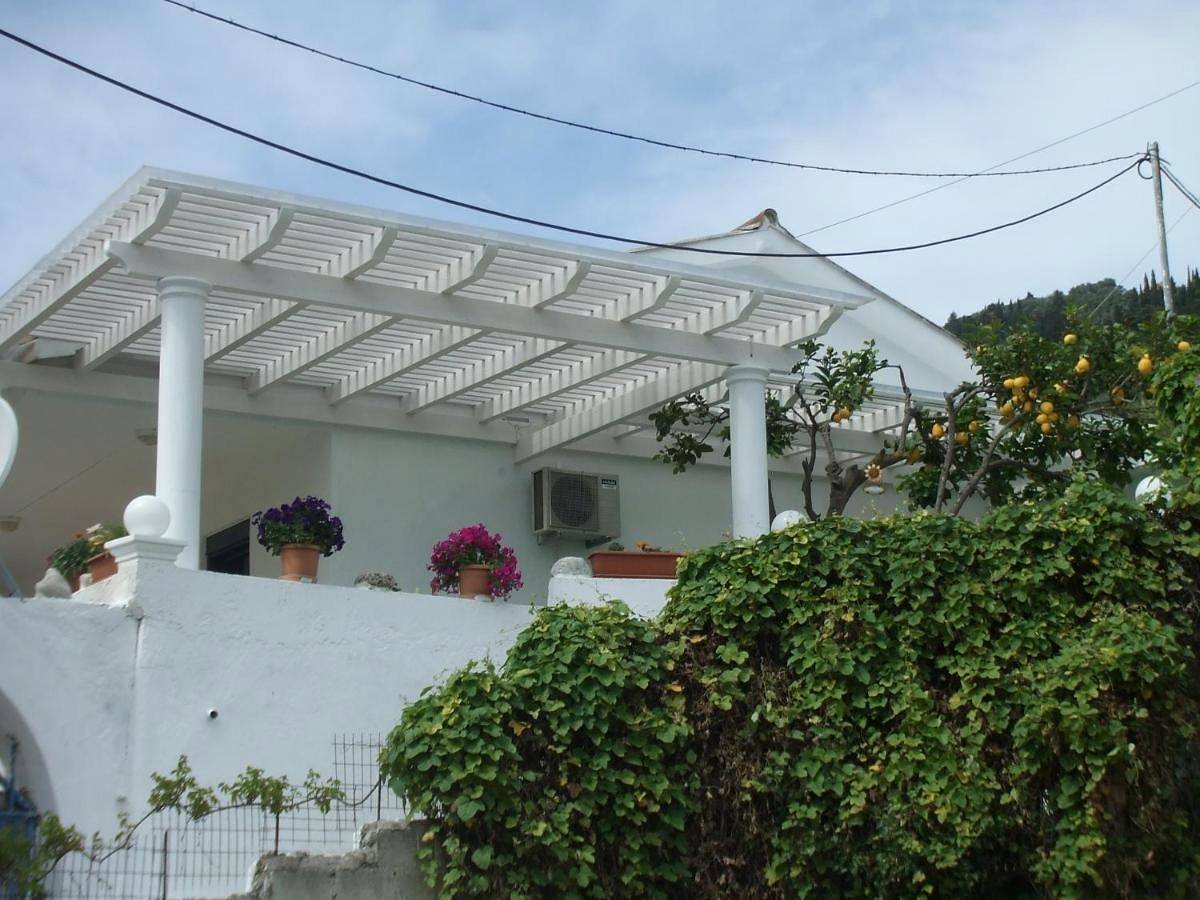 Agathi Beach House (Black Rocks) in Agios Gordios, Korfu