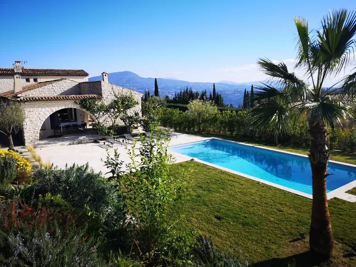 Chalet para 10 personas, con jardín además de vistas y piscina - 1