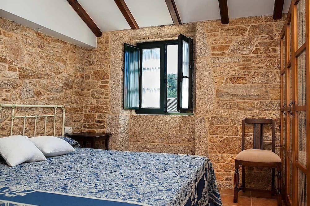 Stone House With Porch And Terrace in Laxe, Costa da Morte