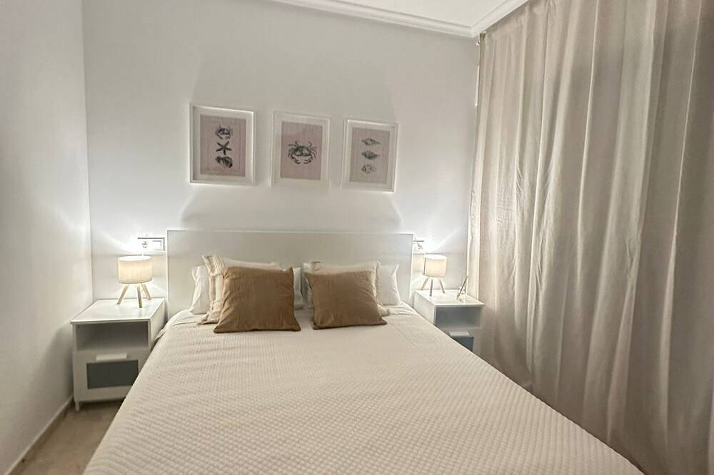 Entire apartment, Renovated apartment by the beach in El Campello in Playa Carrer La Mar, el Campello